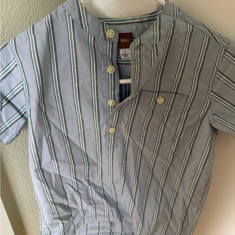 Tea Collection NWOT Kids Button-Down Shirt - Light Blue and White Stripes